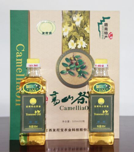 Squeeze the pure camellia oil (500 ml)